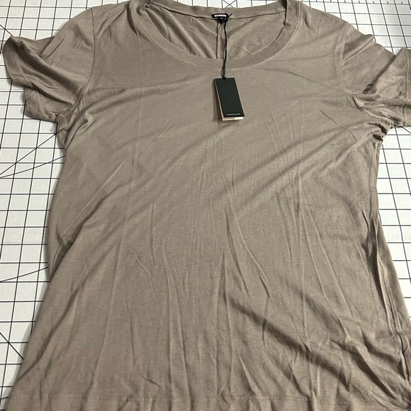 Monrow Tops - NWT Monrow T-shirt size Large